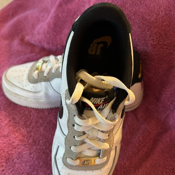 Air Force like new Ken Griffey jr kids size - Picture 3 of 5